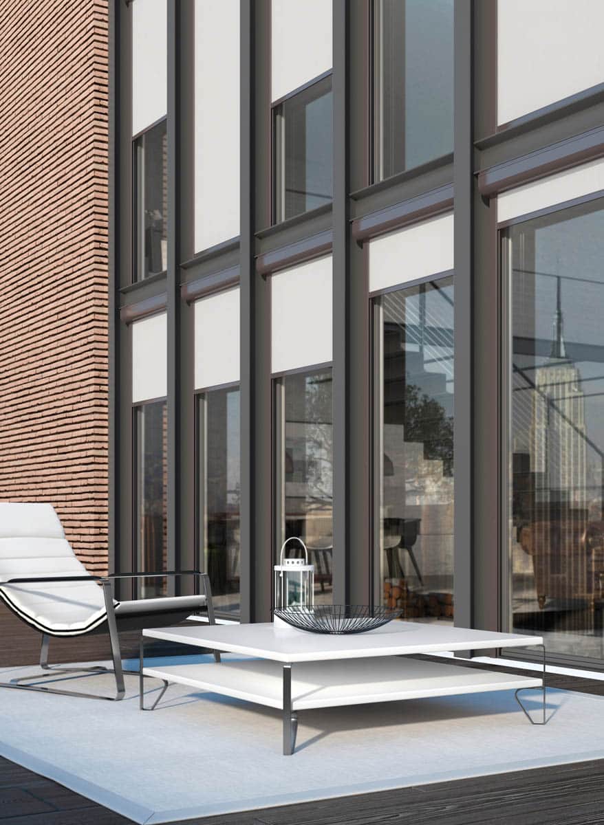 Store Enrouleur Coffre Exterieur 1 Store enrouleur coffre extérieur blanc sur baies vitrés, bâtiment moderne à briques