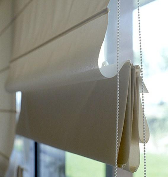 Store Bateau 6 Store bateau beige en utilisation