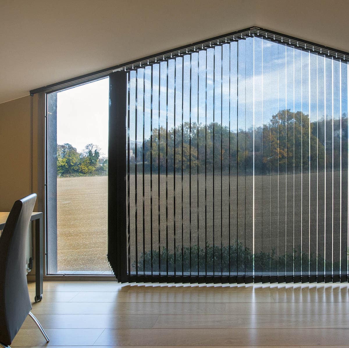 Store bandes verticales 8 Store bandes verticales noir sur-mesure